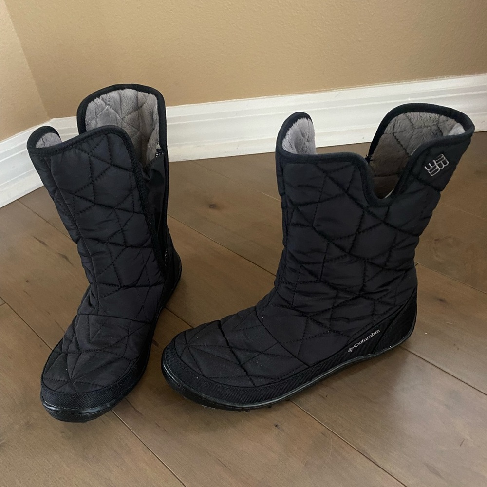 Columbia waterproof snow shoes / boots. Women’s size 8